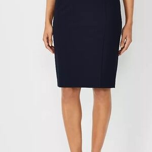 ◾️ANN TAYLOR SEAMED PENCIL SKIRT IN SEASONLESS STRETCH